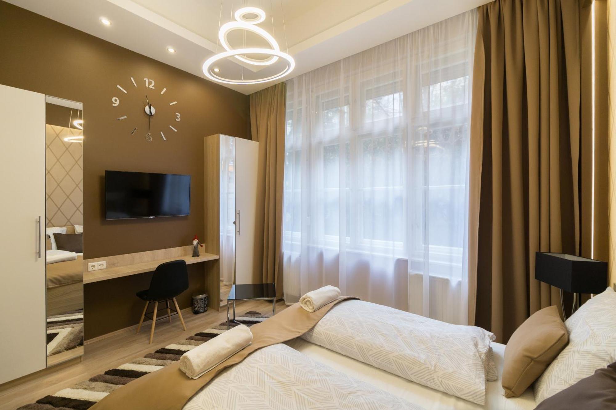 Exlcusive & City Central Located Suite By Prestige Homes ブダペスト エクステリア 写真