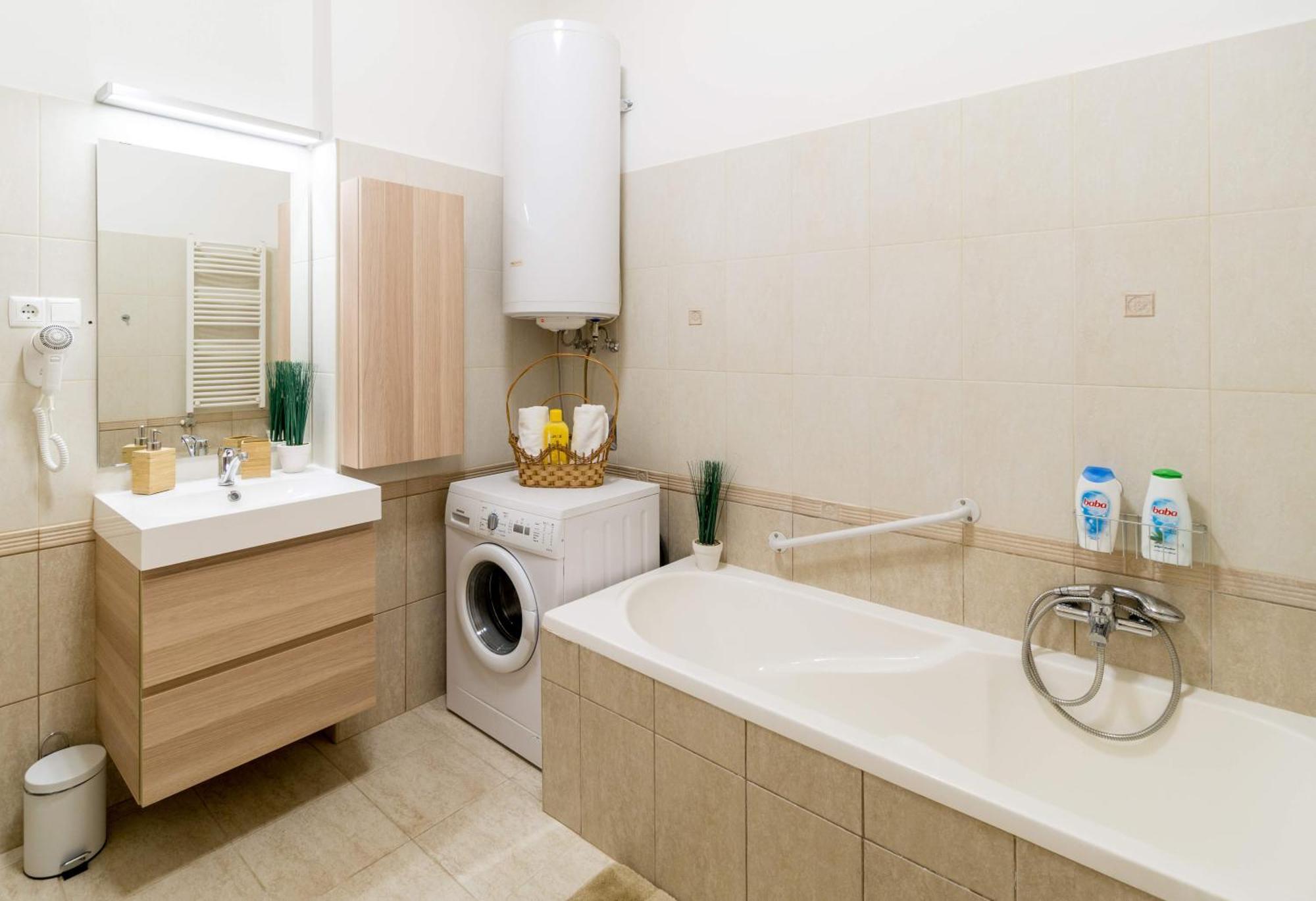 Exlcusive & City Central Located Suite By Prestige Homes ブダペスト エクステリア 写真
