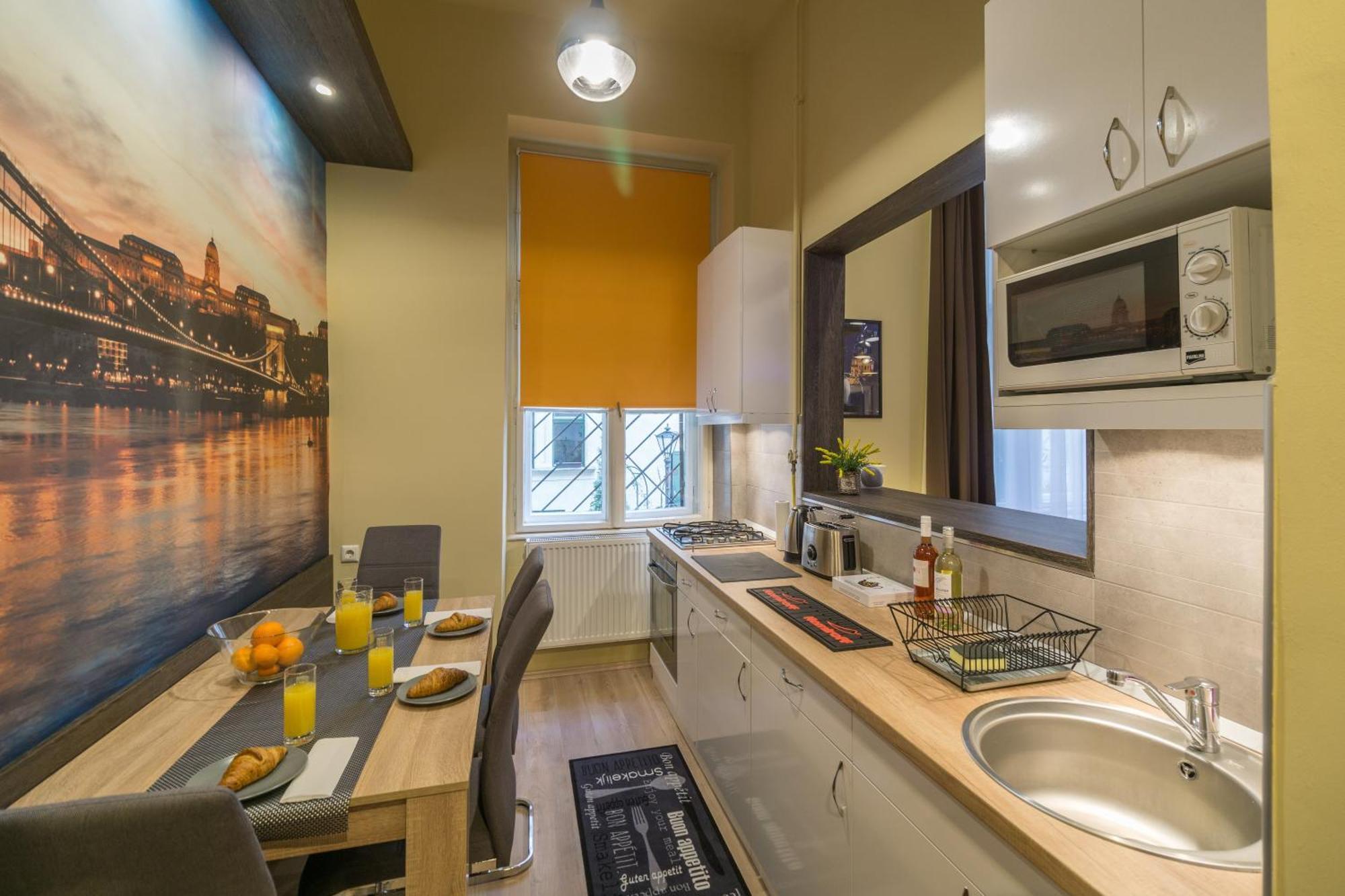 Exlcusive & City Central Located Suite By Prestige Homes ブダペスト エクステリア 写真