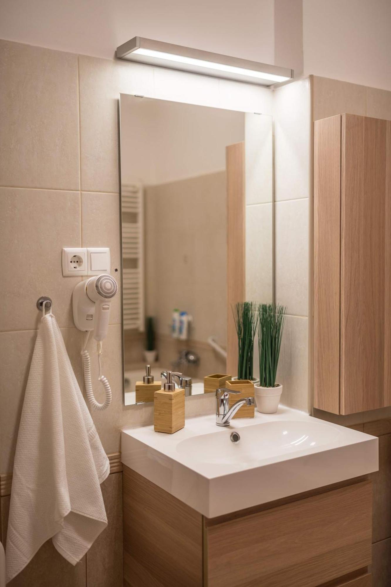 Exlcusive & City Central Located Suite By Prestige Homes ブダペスト エクステリア 写真